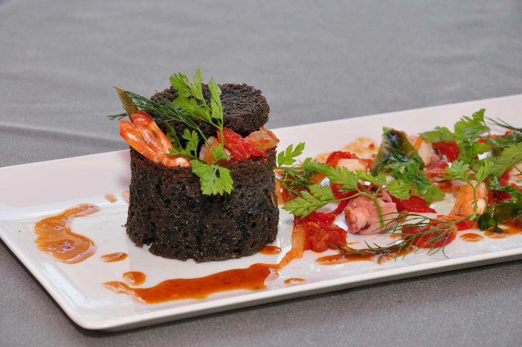 Logis L'Ermitage Hotel & Restaurant Saulges Bagian luar foto