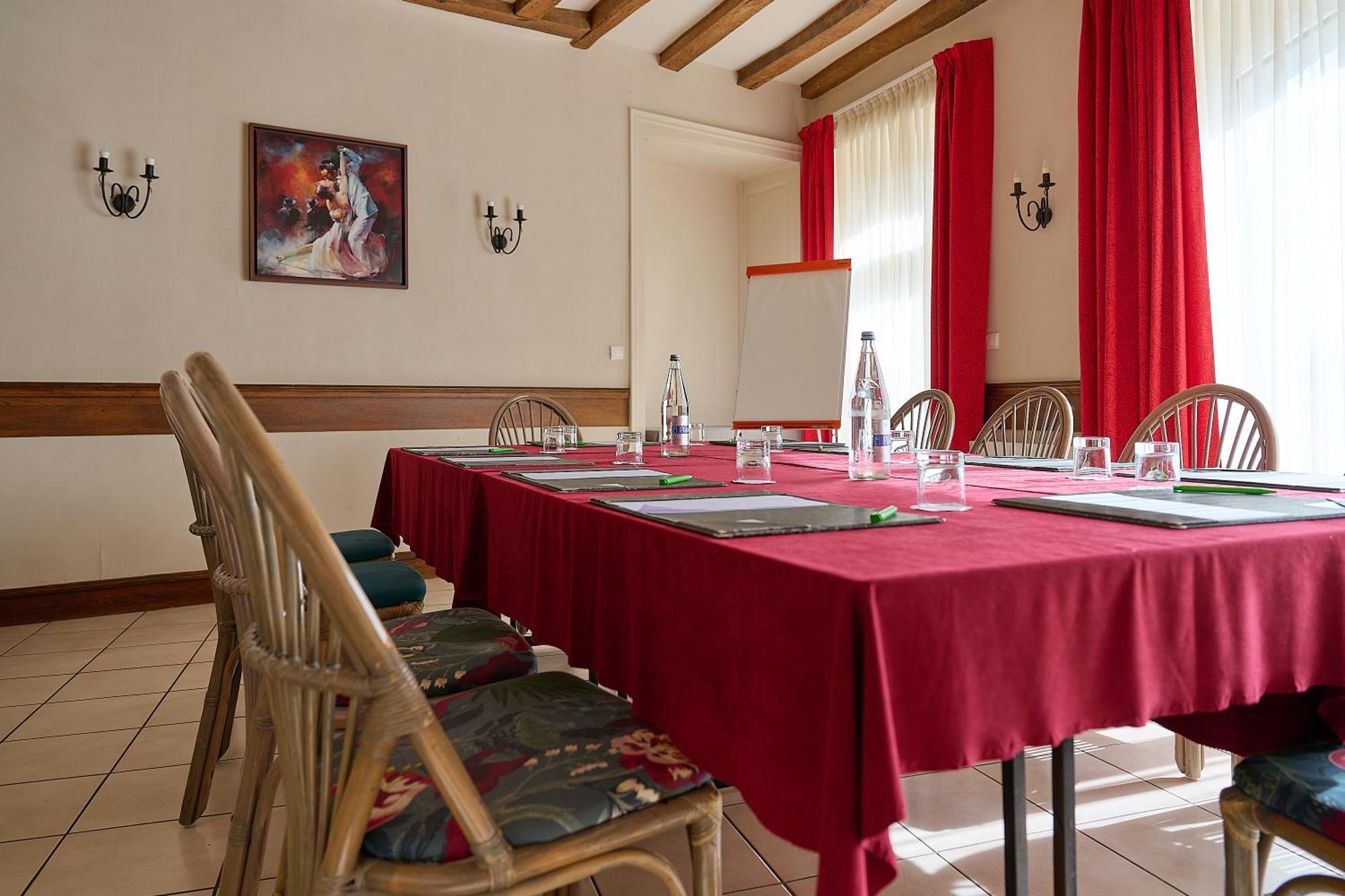 Logis L'Ermitage Hotel & Restaurant Saulges Bagian luar foto
