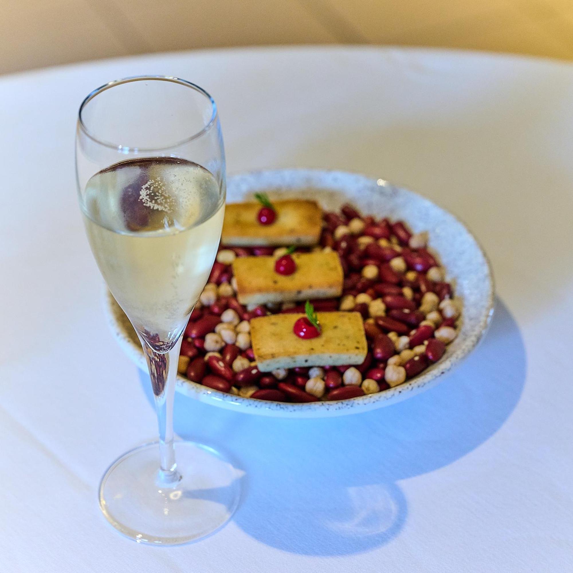 Logis L'Ermitage Hotel & Restaurant Saulges Bagian luar foto