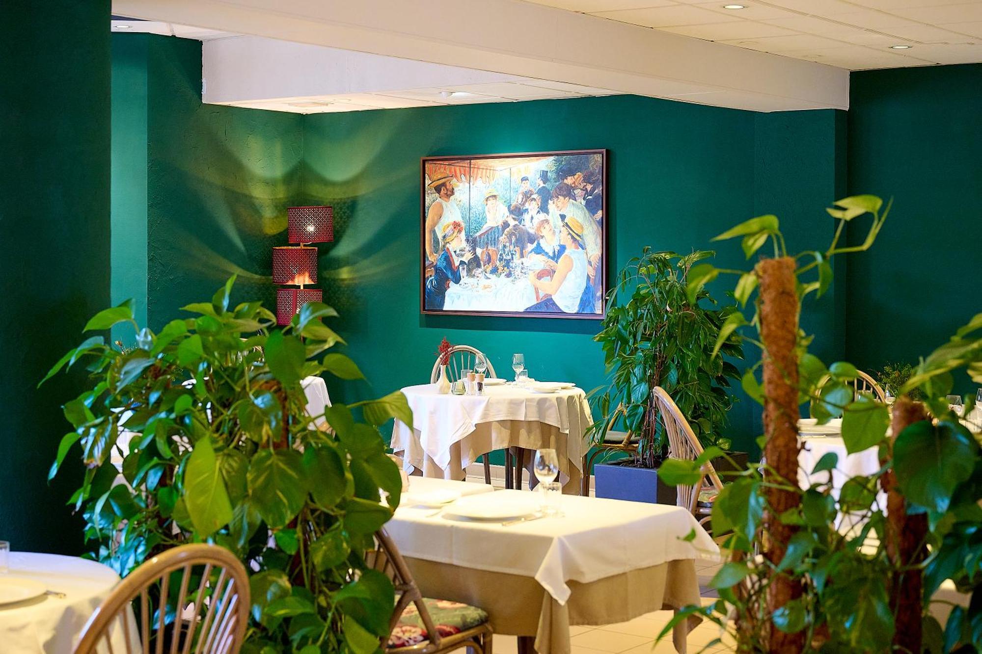 Logis L'Ermitage Hotel & Restaurant Saulges Bagian luar foto