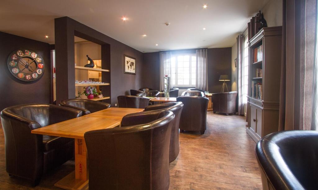 Logis L'Ermitage Hotel & Restaurant Saulges Bagian luar foto