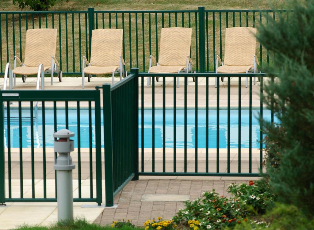 Logis L'Ermitage Hotel & Restaurant Saulges Bagian luar foto