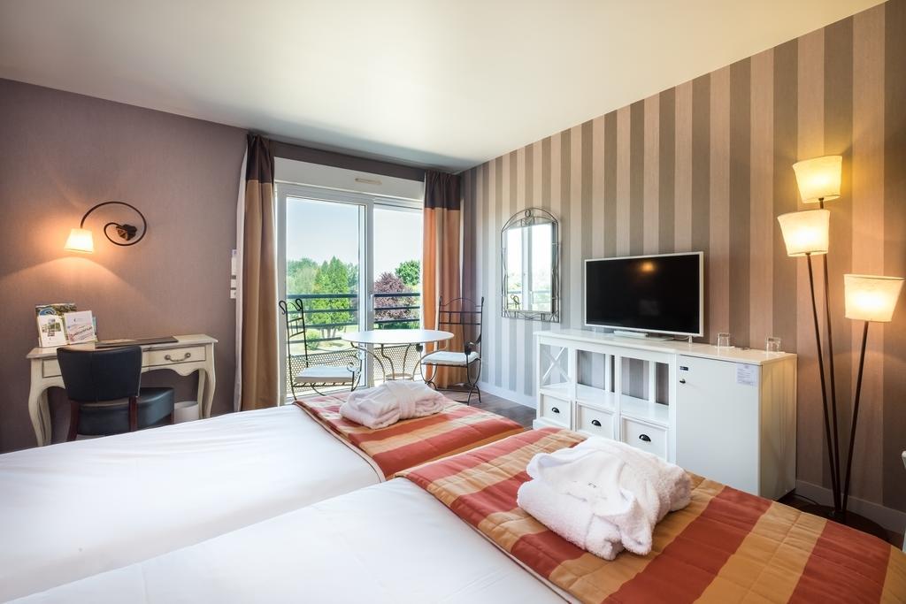 Logis L'Ermitage Hotel & Restaurant Saulges Bagian luar foto