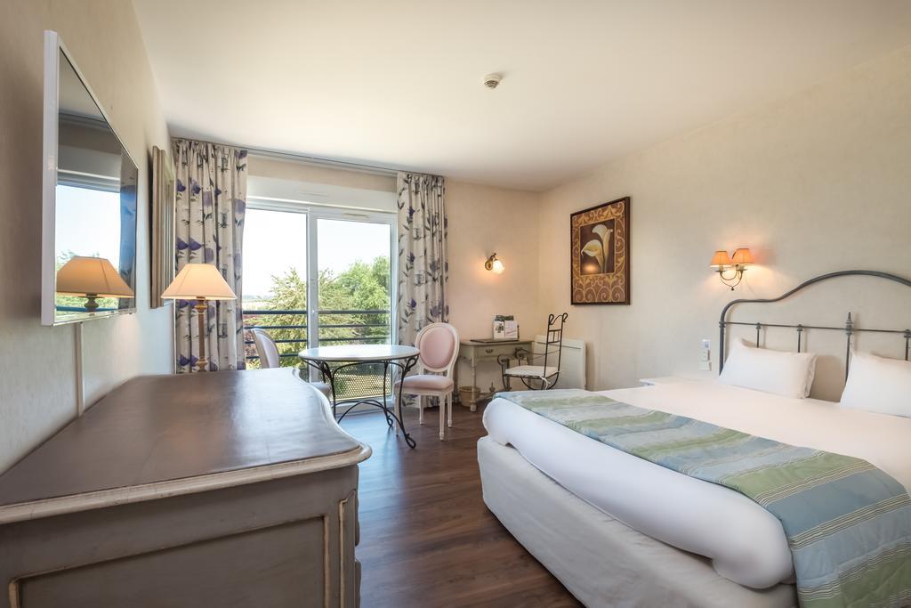 Logis L'Ermitage Hotel & Restaurant Saulges Bagian luar foto