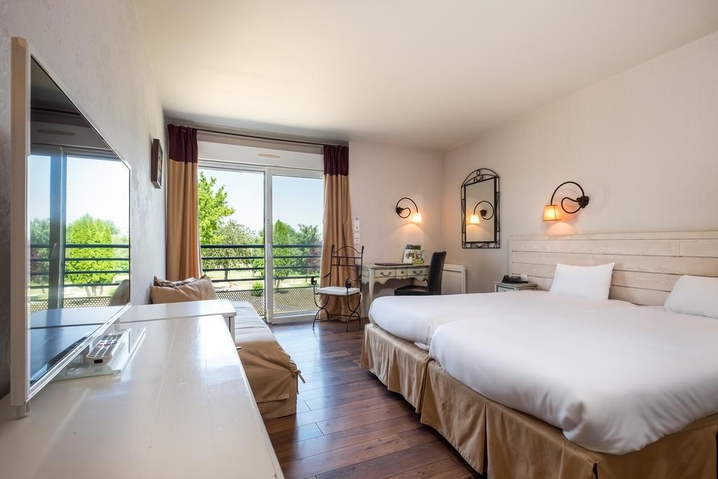 Logis L'Ermitage Hotel & Restaurant Saulges Bagian luar foto