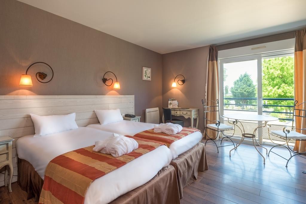 Logis L'Ermitage Hotel & Restaurant Saulges Bagian luar foto