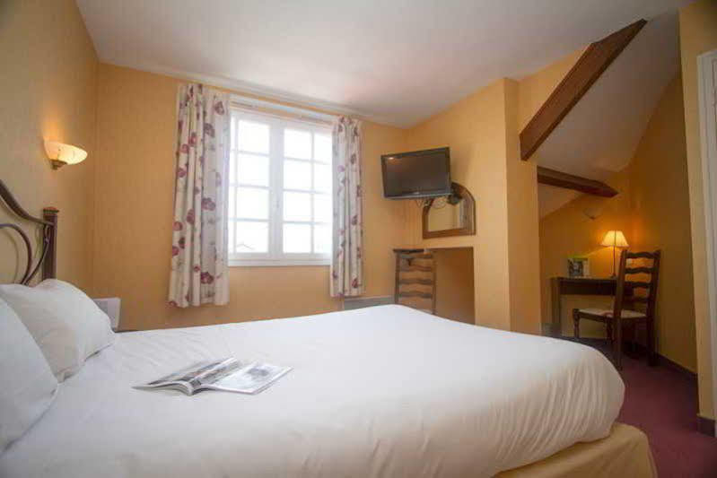 Logis L'Ermitage Hotel & Restaurant Saulges Bagian luar foto