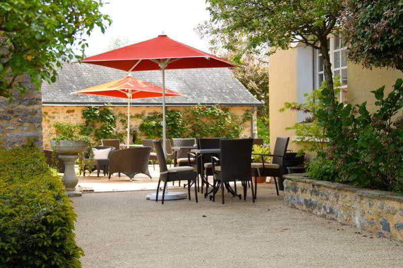 Logis L'Ermitage Hotel & Restaurant Saulges Bagian luar foto